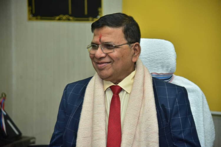 कॉलेजों के बही-खाता को रखें अपडेट, पेंशन के मामलों का भी करें निष्पादन : कुलपति