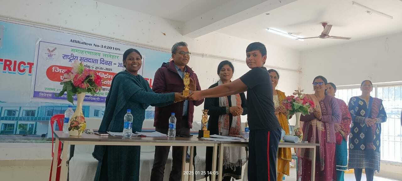 मतदाता दिवस पर पेंटिंग व निबंधन प्रतियोगिता