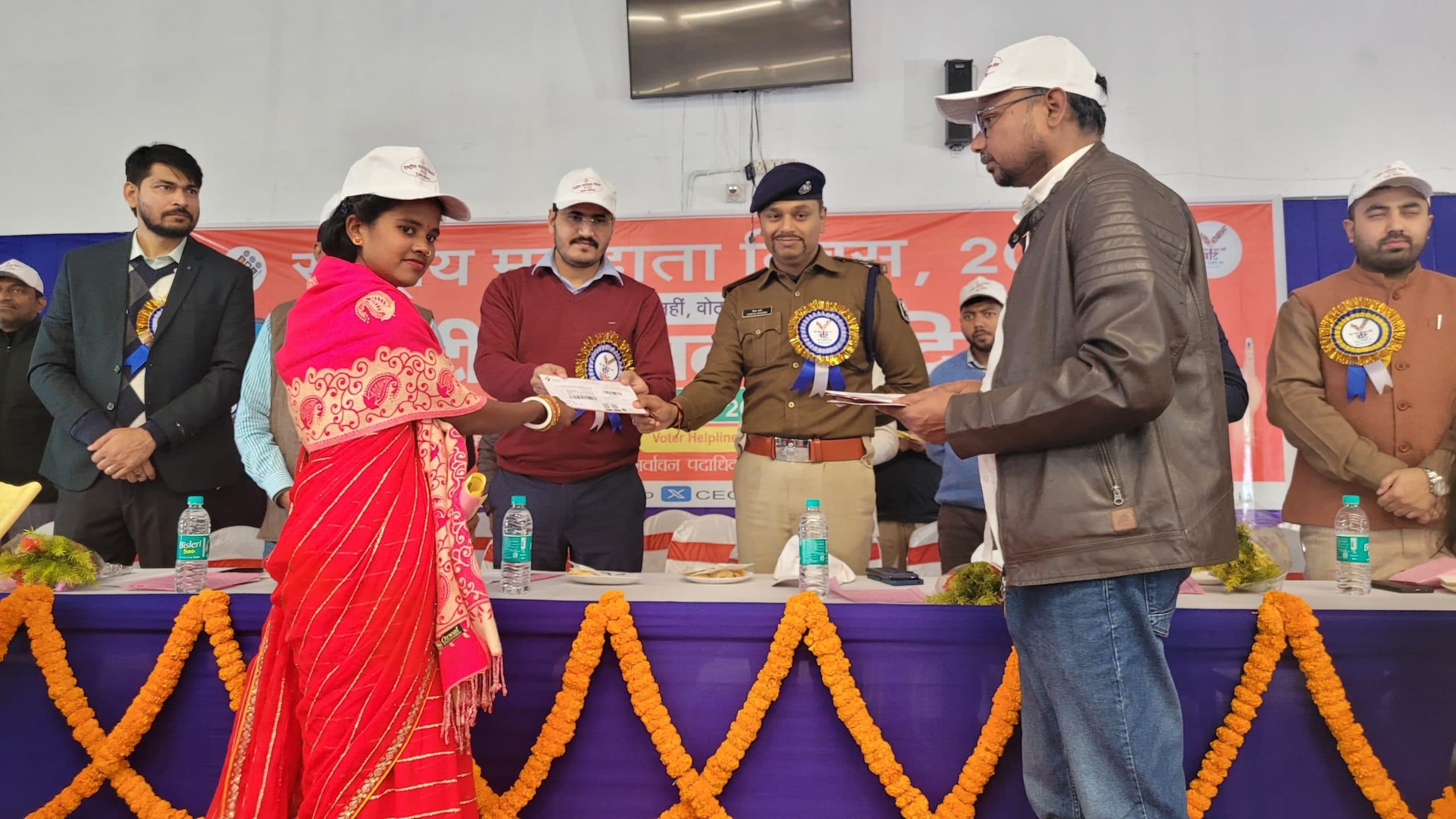 निर्वाचन प्रक्रिया में मतदाताओं की प्रभावी भागीदारी से मजबूत होती लोकतंत्र: डीएम