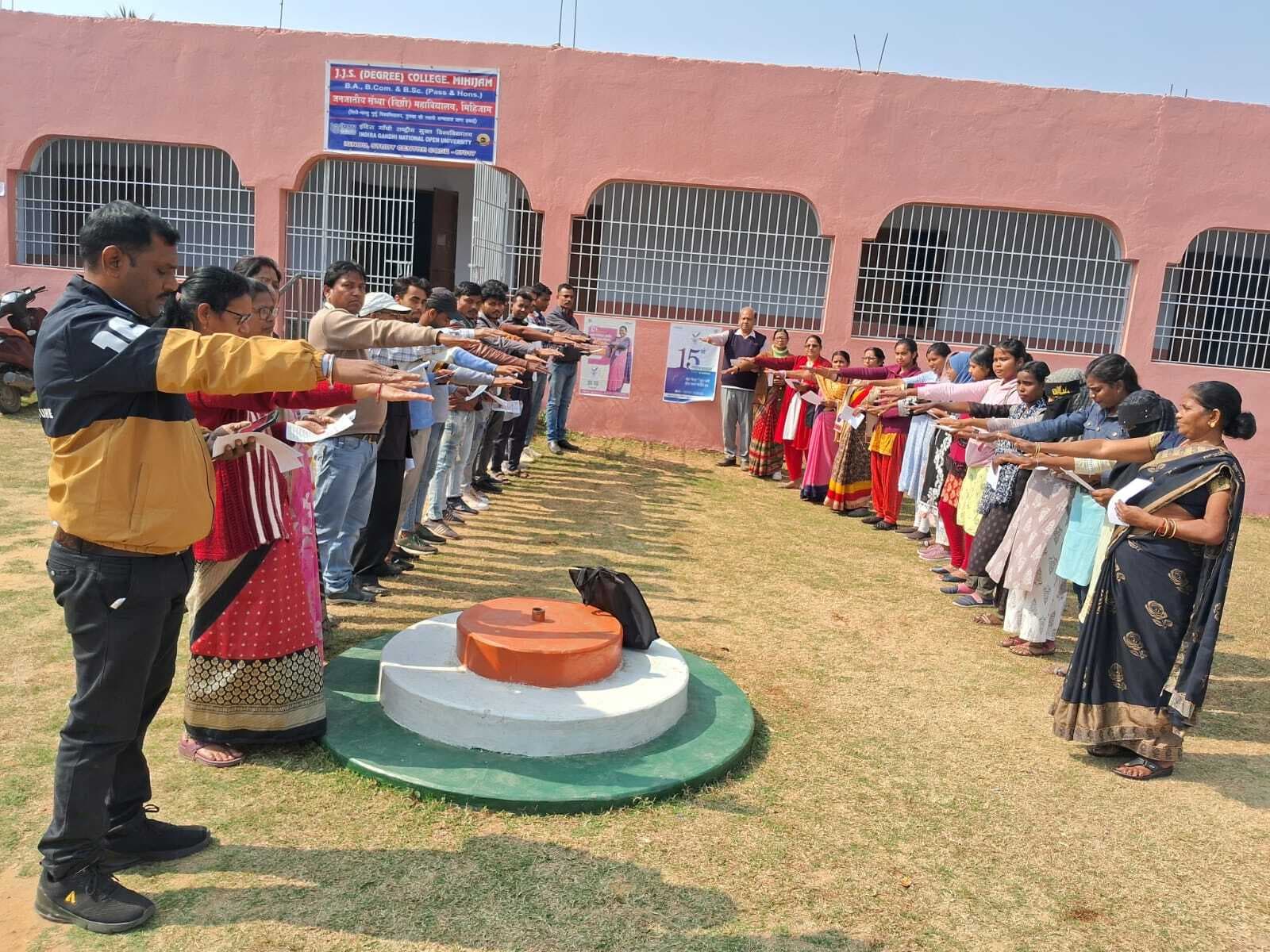 यातायात नियमों का पालन कर सड़क दुर्घटनाओं से बचें