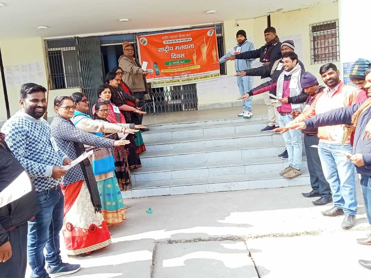 बीडीओ ने कर्मियों व मतदाताओं को दिलायी शपथ