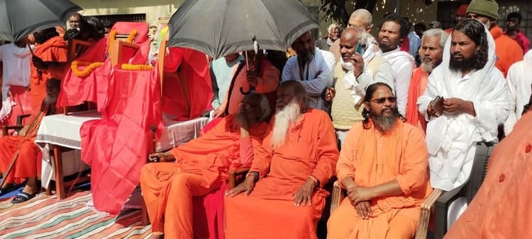 भक्तानंद बाबा का आश्रम परिसर में हुआ अंतिम संस्कार