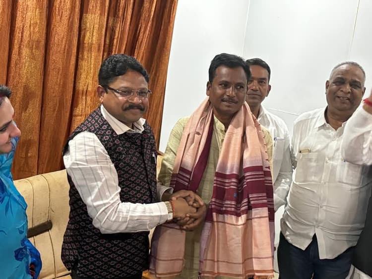 Bhubaneswar News: भाजपा के कई जिलाध्यक्षों की हुई घोषणा, ईश्वरचंद्र को बालेश्वर, गिरीशचंद्र को सुंदरगढ़ की कमान