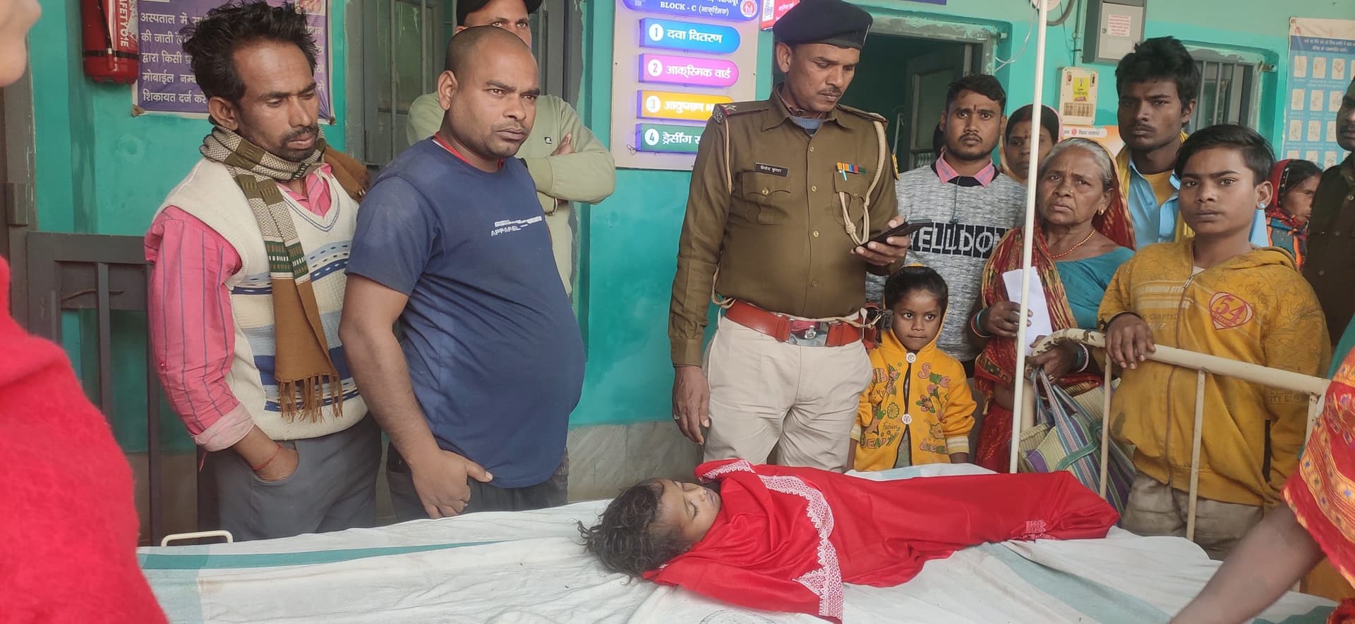 मधवापुर में पानी भरे गड्ढे में डूबने से बच्चे की मौत