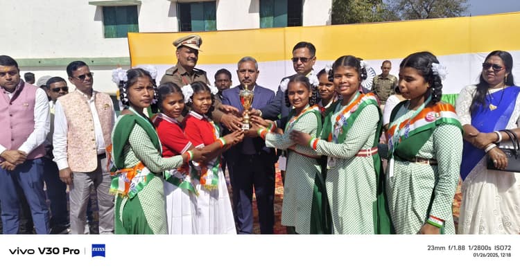 चंदवा में गणतंत्र दिवस की धूम, सांस्कृतिक कार्यक्रम