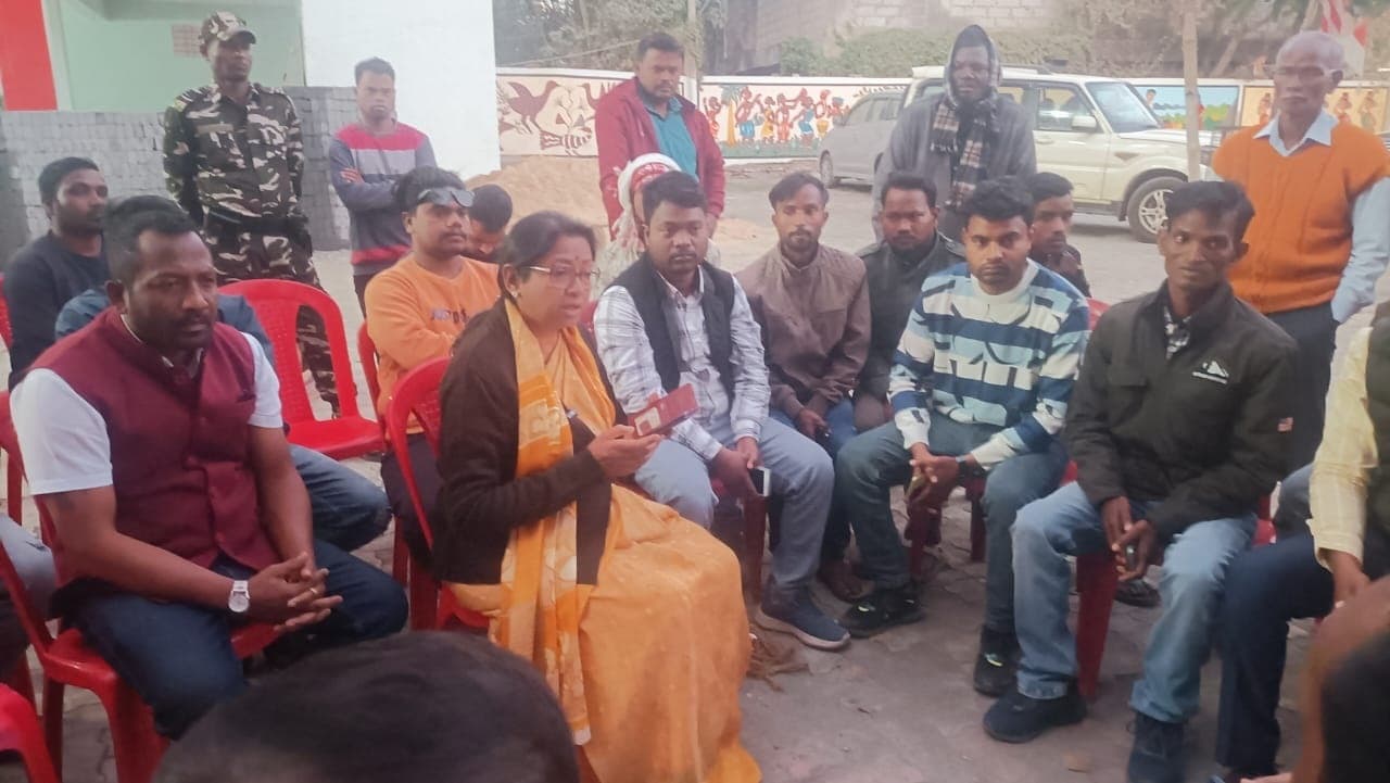 Ranchi News : सिरमटोली सरना स्थल के पास फ्लाइओवर का काम बंद करे कंपनी
