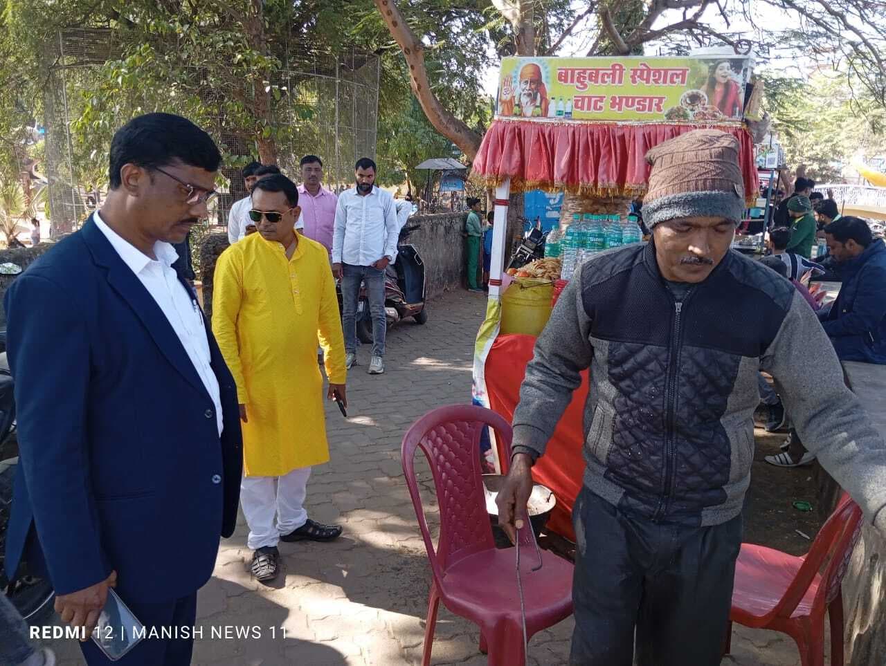 Giridih News: एक बाइक पर चार सवारों को बीडीओ ने करायी उठक बैठक