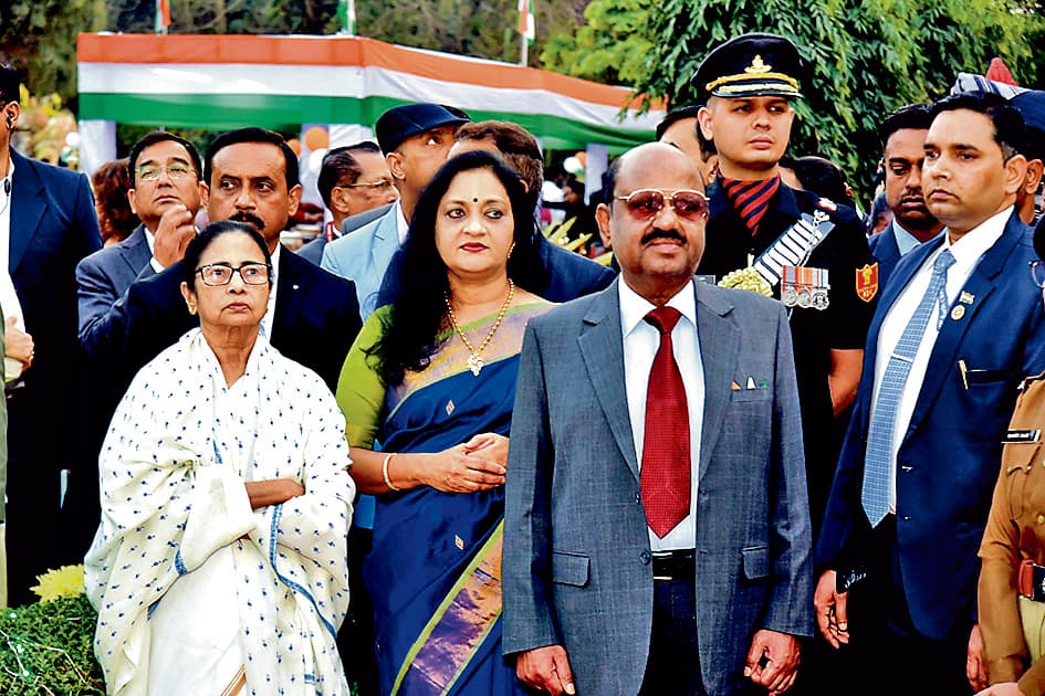 कोलकाता पुलिस के बैंड को राजभवन जाने से रोका गया, बिफरीं मुख्यमंत्री