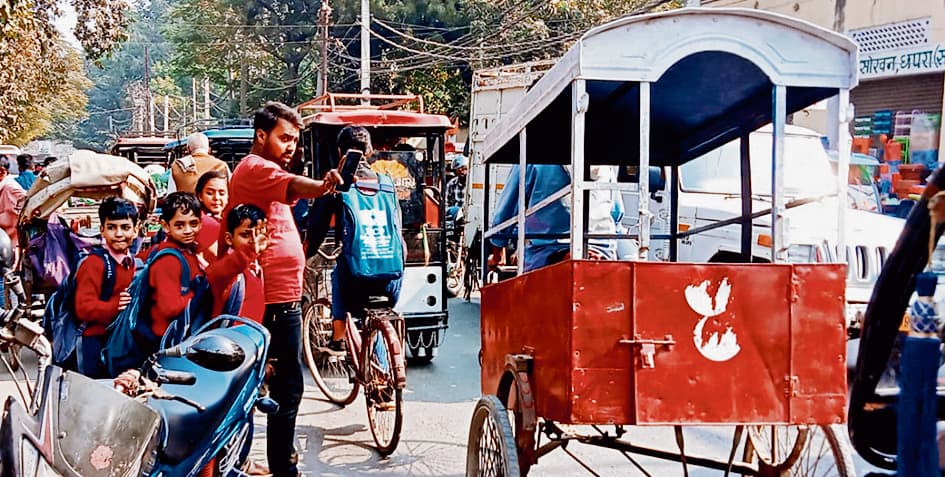 chhapra news : ट्रैफिक नियमों के उल्लंघन व तेज रफ्तार पर नहीं लग रही है रोक, हो रहे हादसे