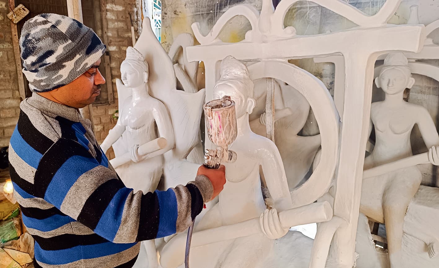 chhapra news : खिली धूप तो खिले मूर्तिकारों के चेहरे, निर्माण कार्य ने पकड़ी रफ्तार