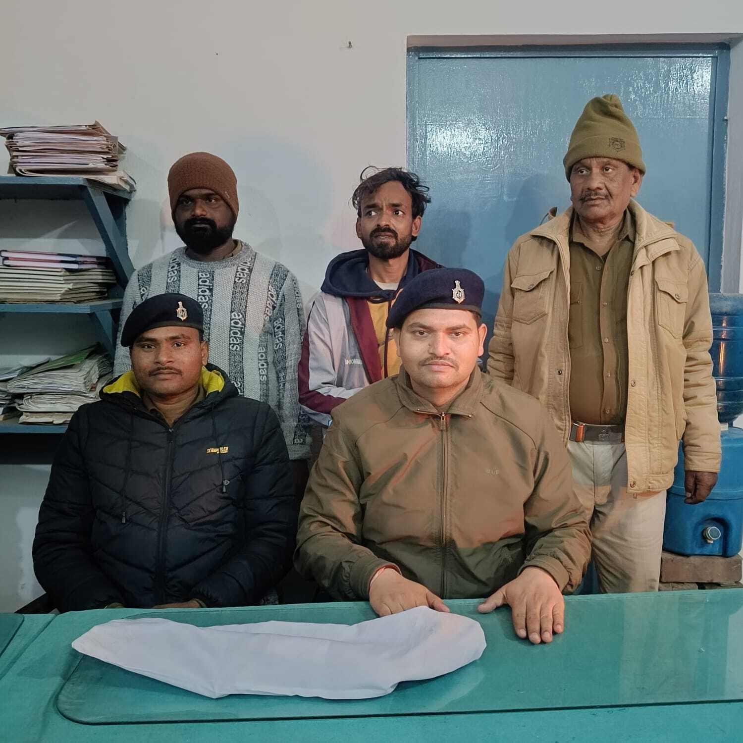 कट्टा व कारतूस के साथ दो गिरफ्तार