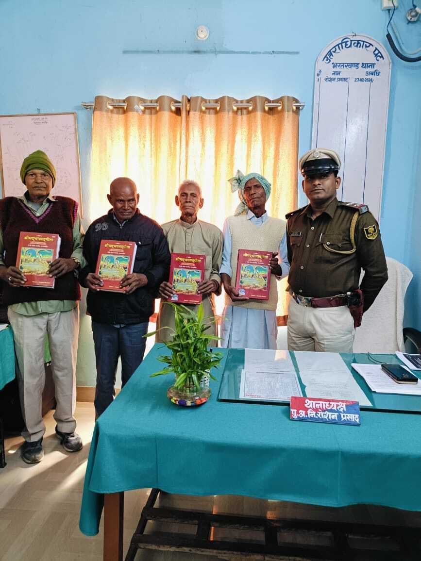 सेवानिवृत्त चौकीदार को किया गया सम्मानित