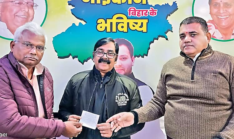 Ranchi News : आजसू के संजय रंजन ने थामा राजद का दामन