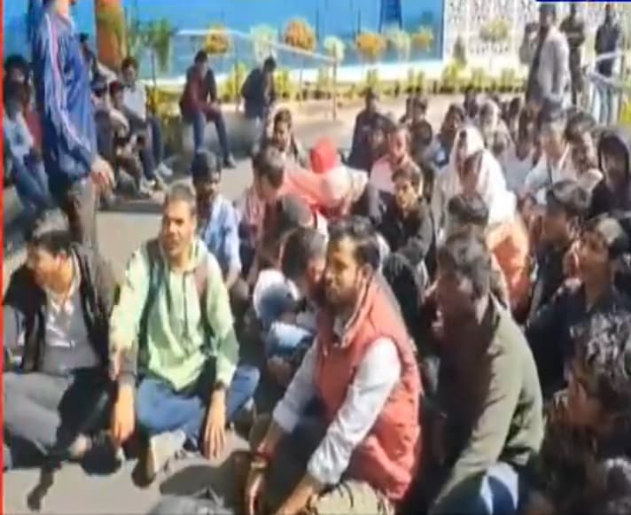 Ranchi News : कुलपति के आश्वासन के बाद विद्यार्थियों का आंदोलन समाप्त