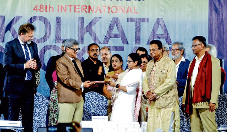 डिजिटल मीडिया के दौर में भी किताबों की अहमियत बरकरार : सीएम