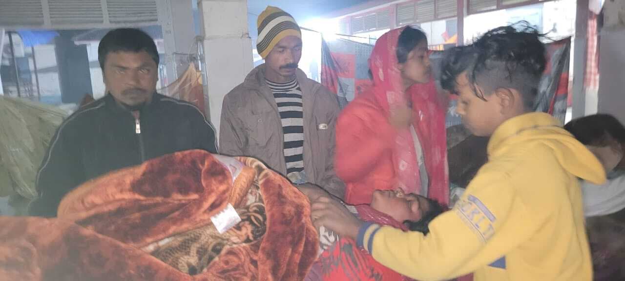 मजाक में अवैध हथियार से चली गोली, महिला घायल, युवक फरार
