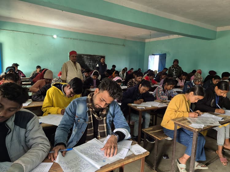 स्नातक सेमेस्टर-1 की परीक्षा समाप्त, कदाचार के आरोप में दो निष्कासित