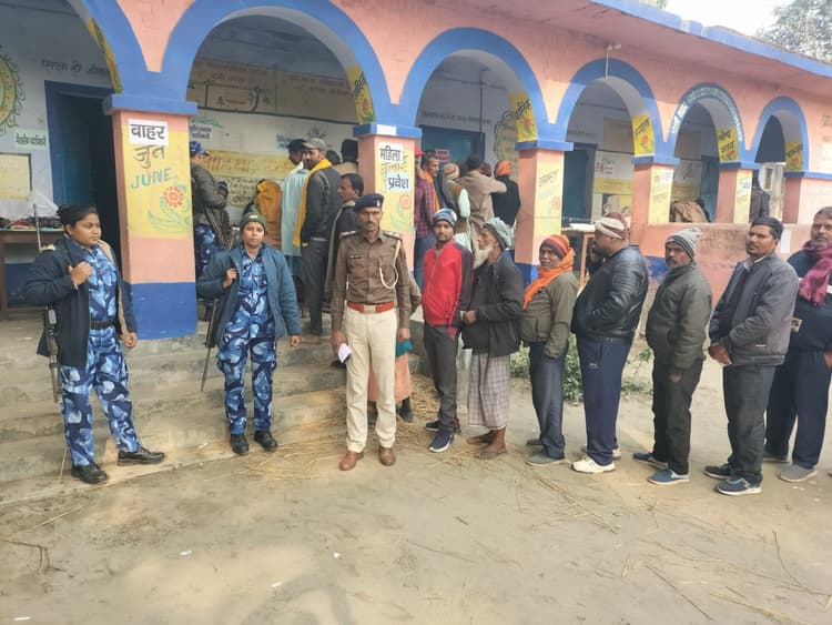 दो पैक्सों में 57 प्रतिशत लोगों ने किया मतदान