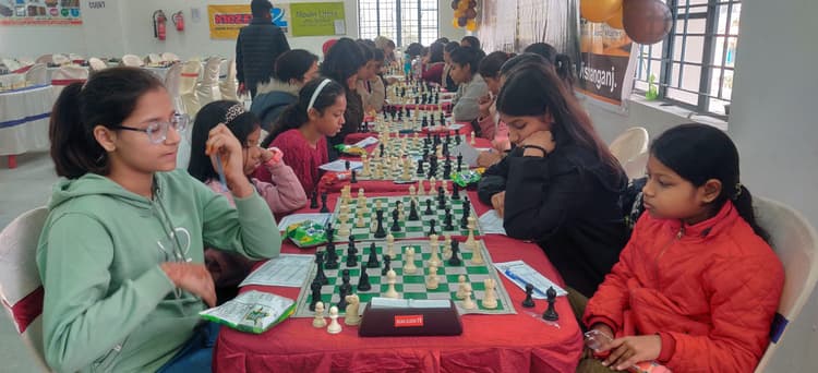 जिला-स्तरीय महिला शतरंज प्रतियोगिता प्रारंभ