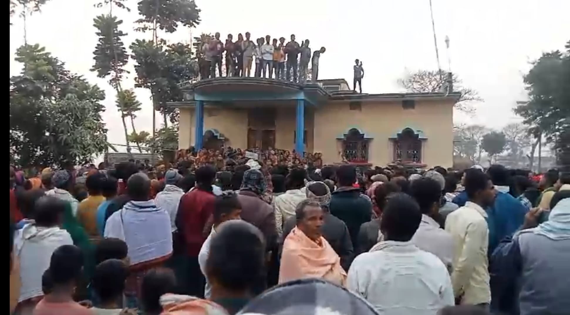 Darbhanga News : शव पहुंचते ही उमड़ पड़े ग्रामीण, मचा कोहराम