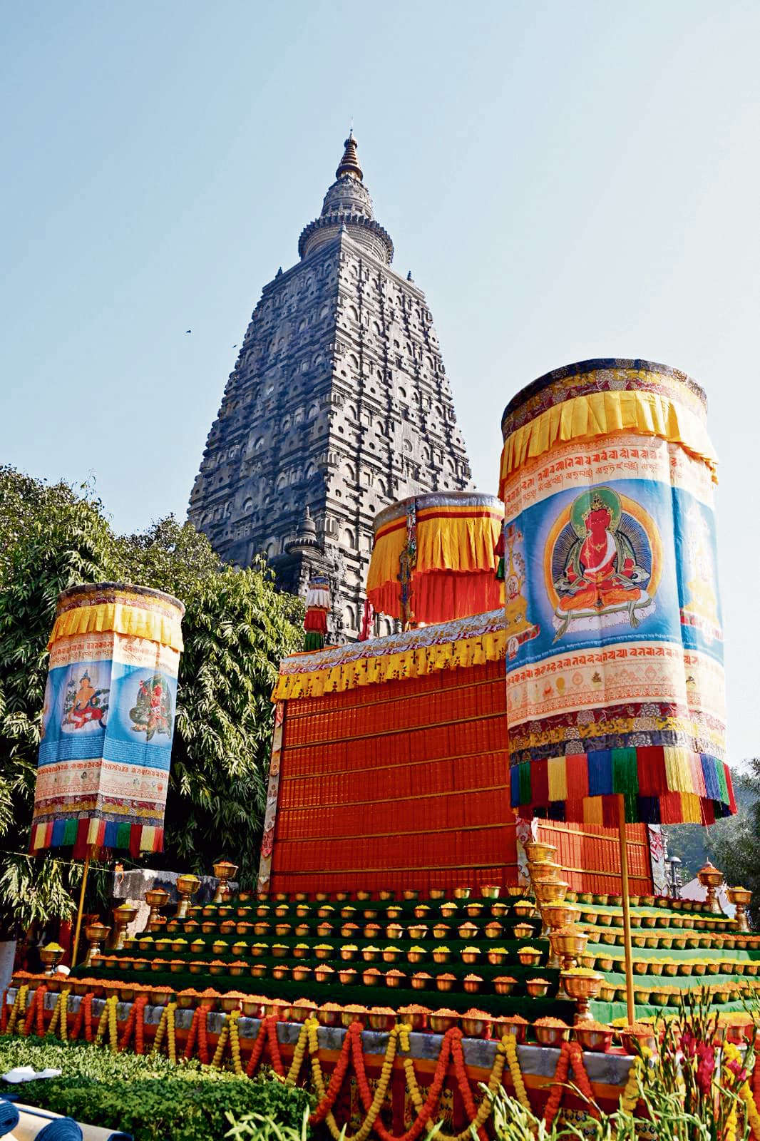 Gaya News : विश्व शांति के लिए महाबोधि मंदिर में निगमा मोनलम चेन्मो का शुभारंभ