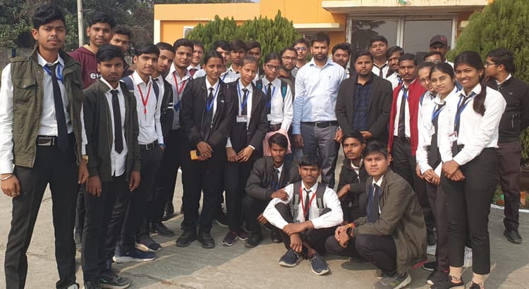 पॉलिटेक्निक के छात्रों ने पावर सबस्टेशन का किया परिभ्रमण