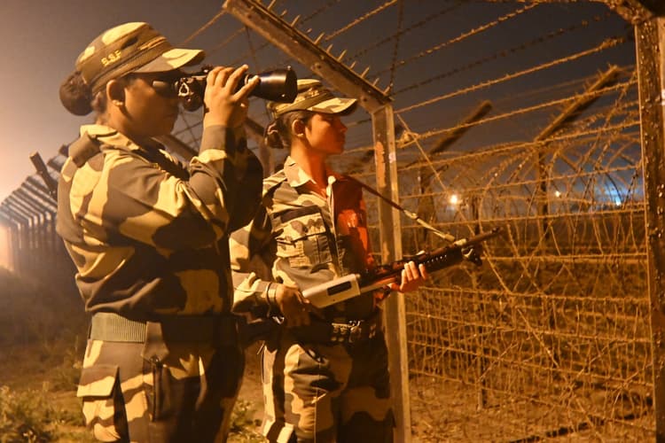 बहादुर महिला कांस्टेबल ने सीमा पर तस्करों को खदेड़ा