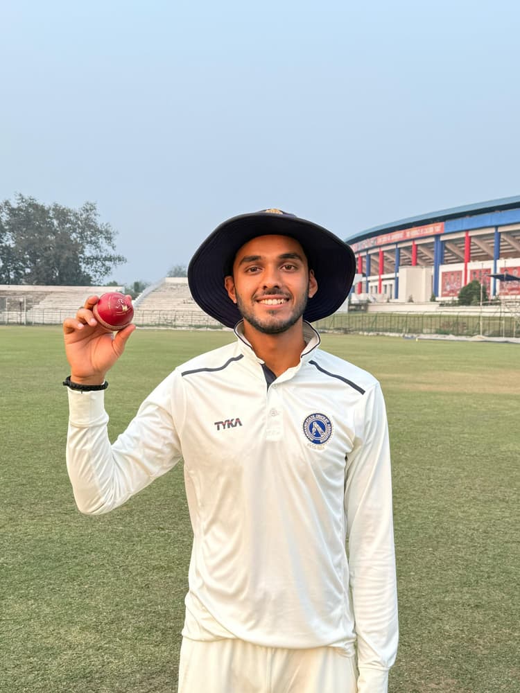 Ranji Trophy : उत्कर्ष के छह विकेट से झारखंड को 79 रन की बढ़त