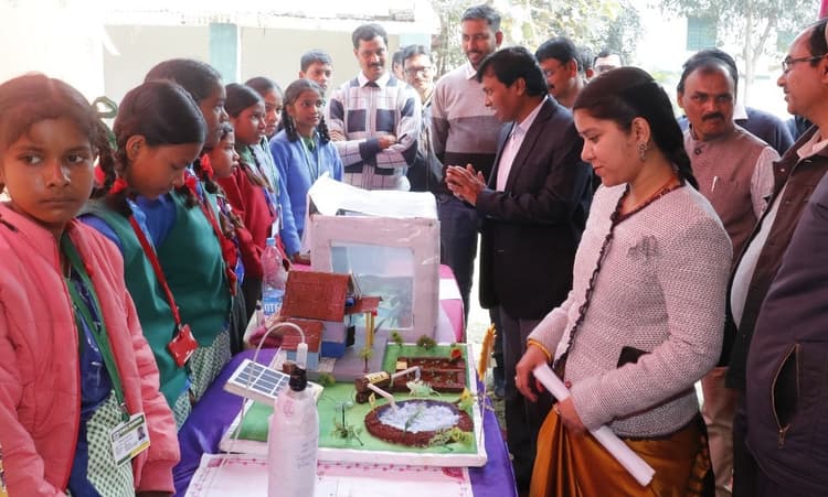 विज्ञान प्रदर्शनी में प्रियांशु तिवारी ने मारी बाजी