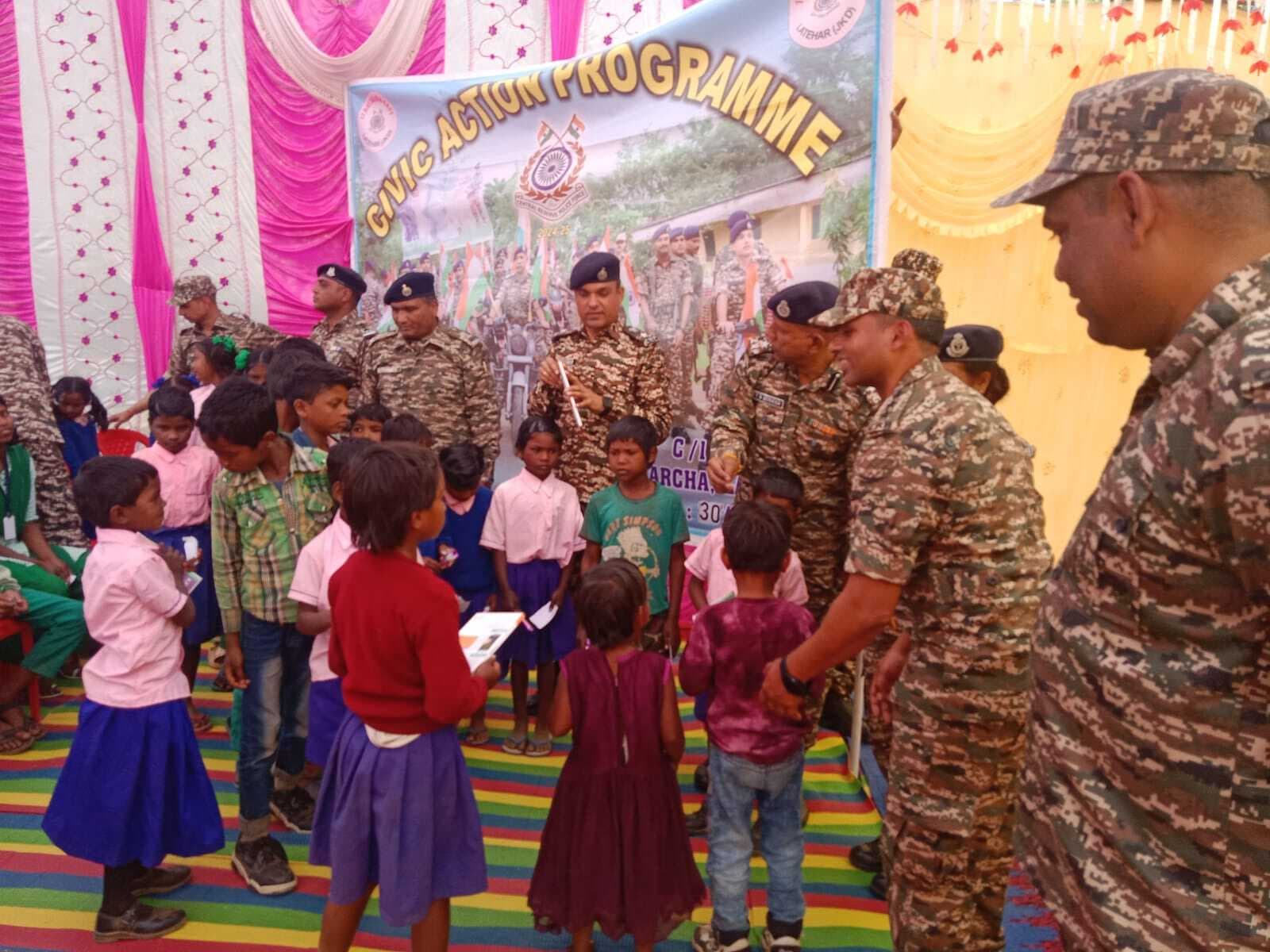 सीआरपीएफ का सिविल एक्शन प्रोग्राम के तहत लगा कैंप