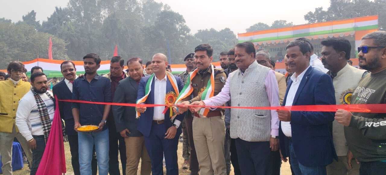 जहांगीर आलम मेमोरियल न्यू चैलेंजर क्रिकेट ट्रॉफी का ठाकुरगंज में हुआ शुभारंभ, उदघाटन मैंच में खरना टीम 68 रनों से विजयी