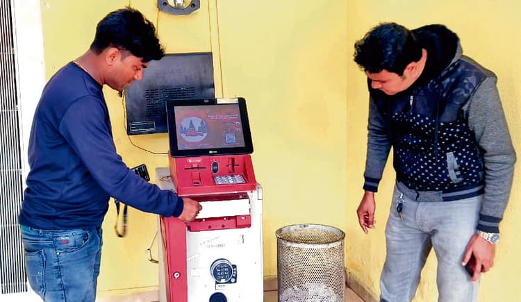 डीडीए मार्केट में एटीएम से टैंपरिंग के आरोप में दो गिरफ्तार