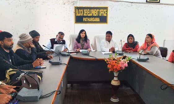 पंचायत समिति सदस्यों ने क्षेत्र की समस्याओं से कराया अवगत