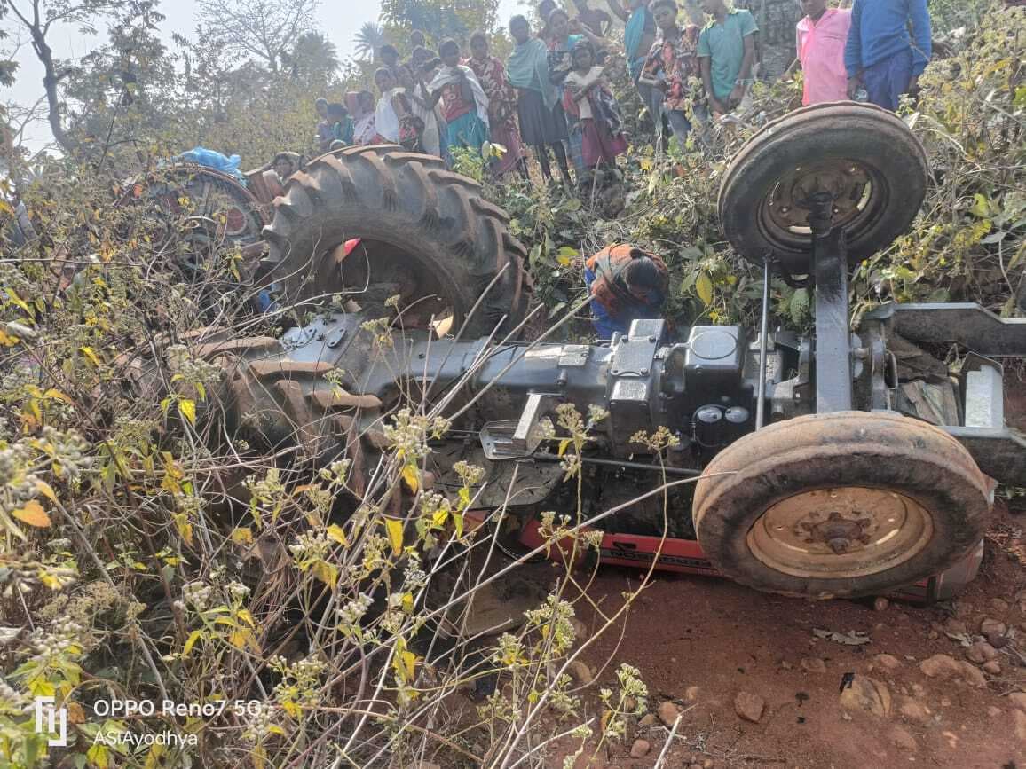 ट्रैक्टर पलटने से 30 वर्षीय युवक की मौत