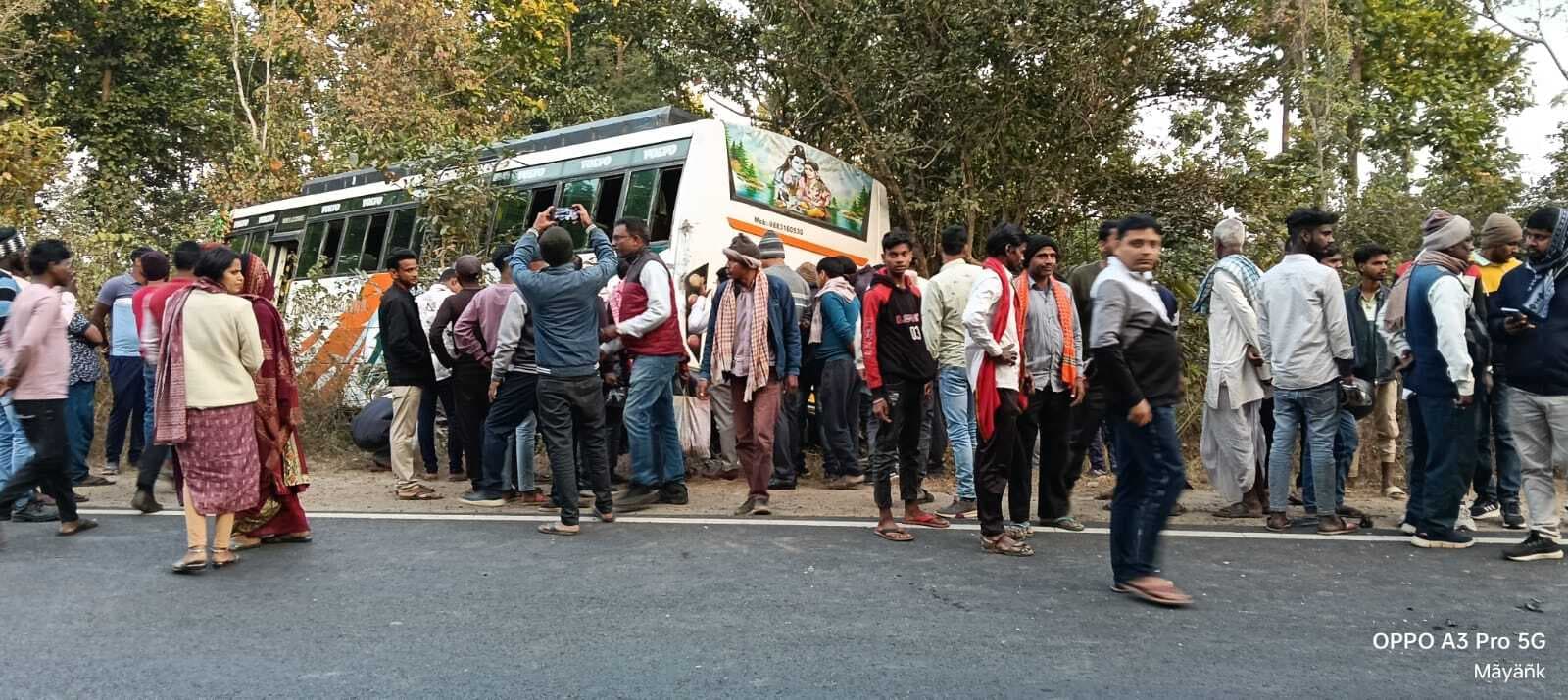 अनियंत्रित बस से कुचलकर बाइक चालक की घटनास्थल पर ही हुई मौत