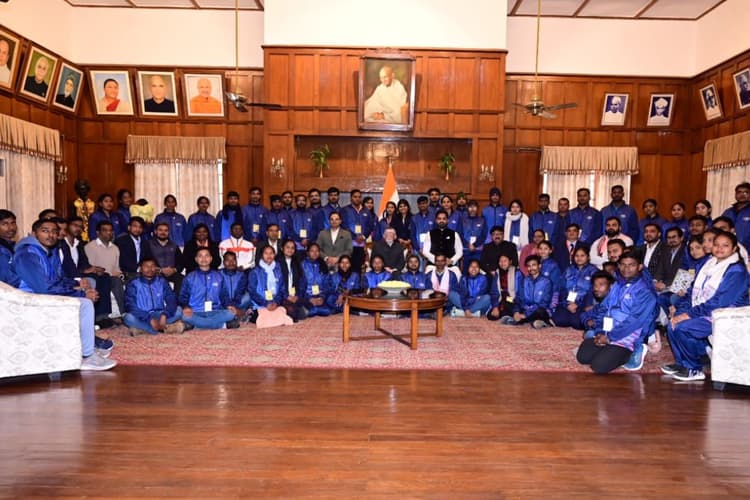 राज्यपाल ने राष्ट्रीय युवा महोत्सव के लिए झारखंड से चयनित युवाओं से किया संवाद, ऐसे बढ़ाया हौसला