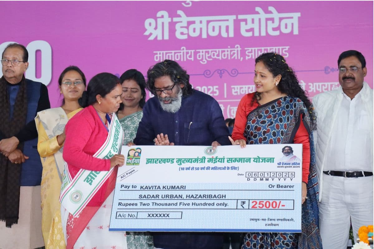 'सरकार आपके द्वार' जल्द होगा शुरू, 56 लाख से अधिक लाभुकों को नए साल का तोहफा देकर बोले सीएम हेमंत सोरेन