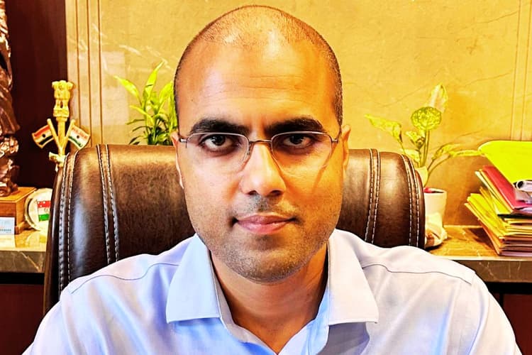 झारखंड में अब इस IAS के बेटे के 2 जन्म प्रमाण पत्र मिले, रांची नगर निगम के आयुक्त ने दी ये सफाई