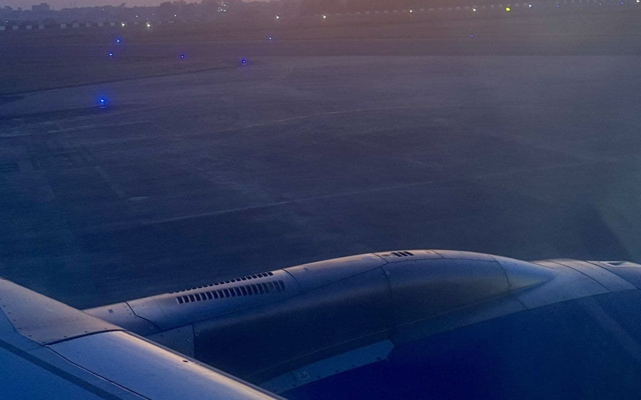 Jharkhand Weather: झारखंड में विमान सेवा पर कोहरे का कहर, कोलकाता-रांची फ्लाइट रद्द, कई प्लेन देर से आए