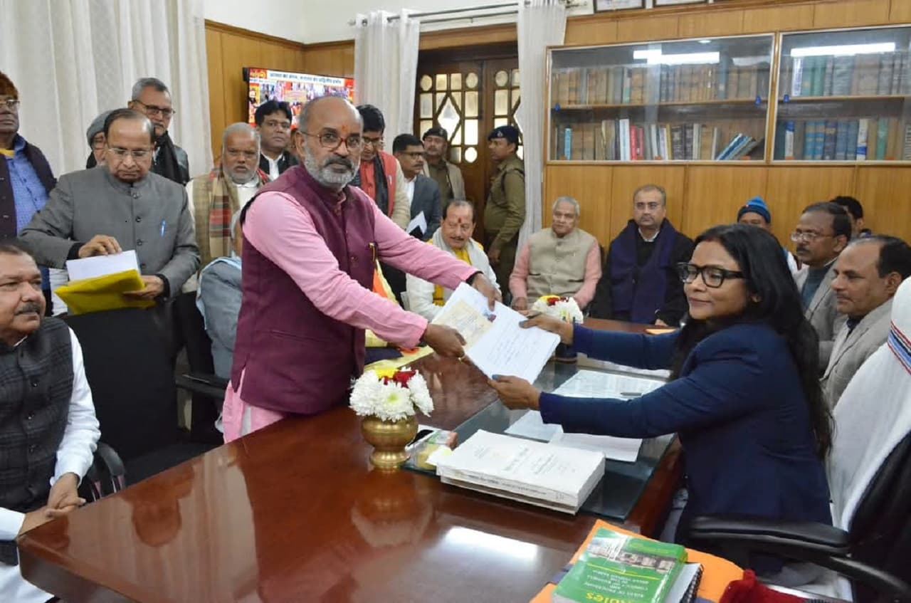 Bihar MLC By election : рдЬрджрдпреВ рдХреЗ рд▓рд▓рди рдкреНрд░рд╕рд╛рдж рдиреЗ рдХрд┐рдпрд╛ рдирд╛рдорд╛рдВрдХрди, рдПрдХрдЬреБрдЯ рджрд┐рдЦрд╛ рдПрдирдбреАрдП