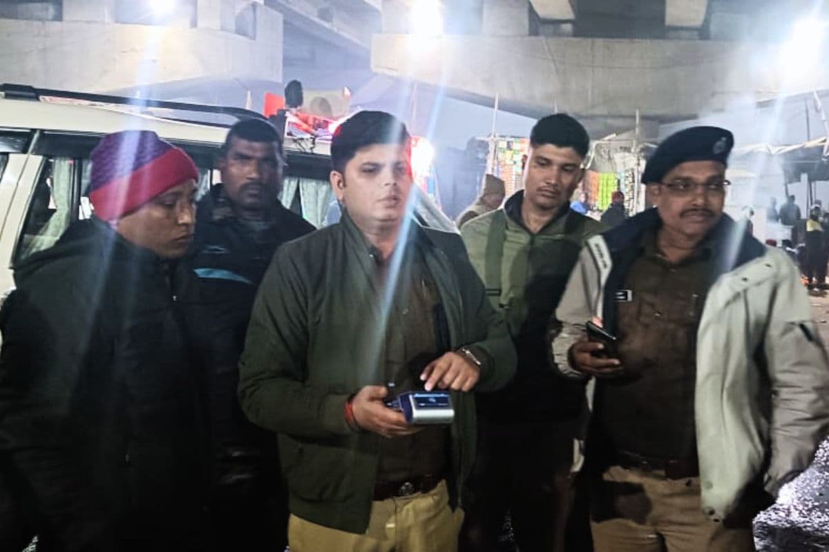 सर्द रात में सड़क पर उतरे बिहार के ये एसपी, तीन हजार गाड़ियों से वसूले इतने लाख जुर्माना