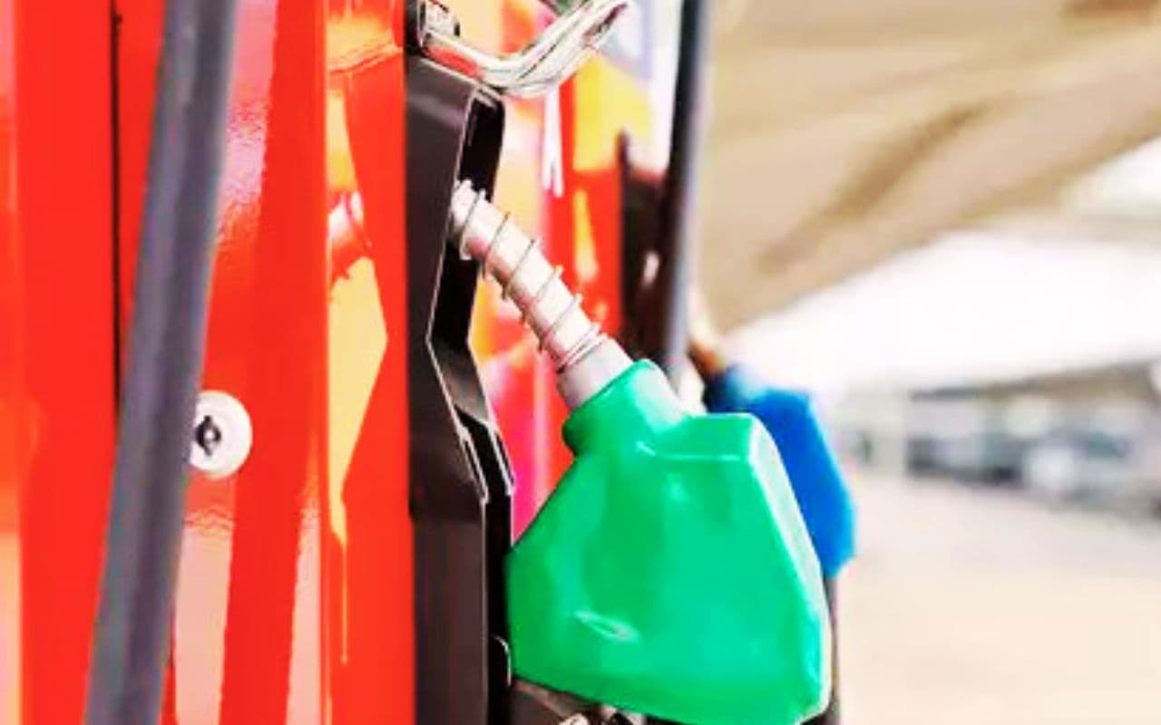 Petrol Price Today: 8 जनवरी 2025 को झारखंड में बदल गए पेट्रोल के भाव, जानें आपके यहां 1 लीटर पेट्रोल की कीमत कितनी है