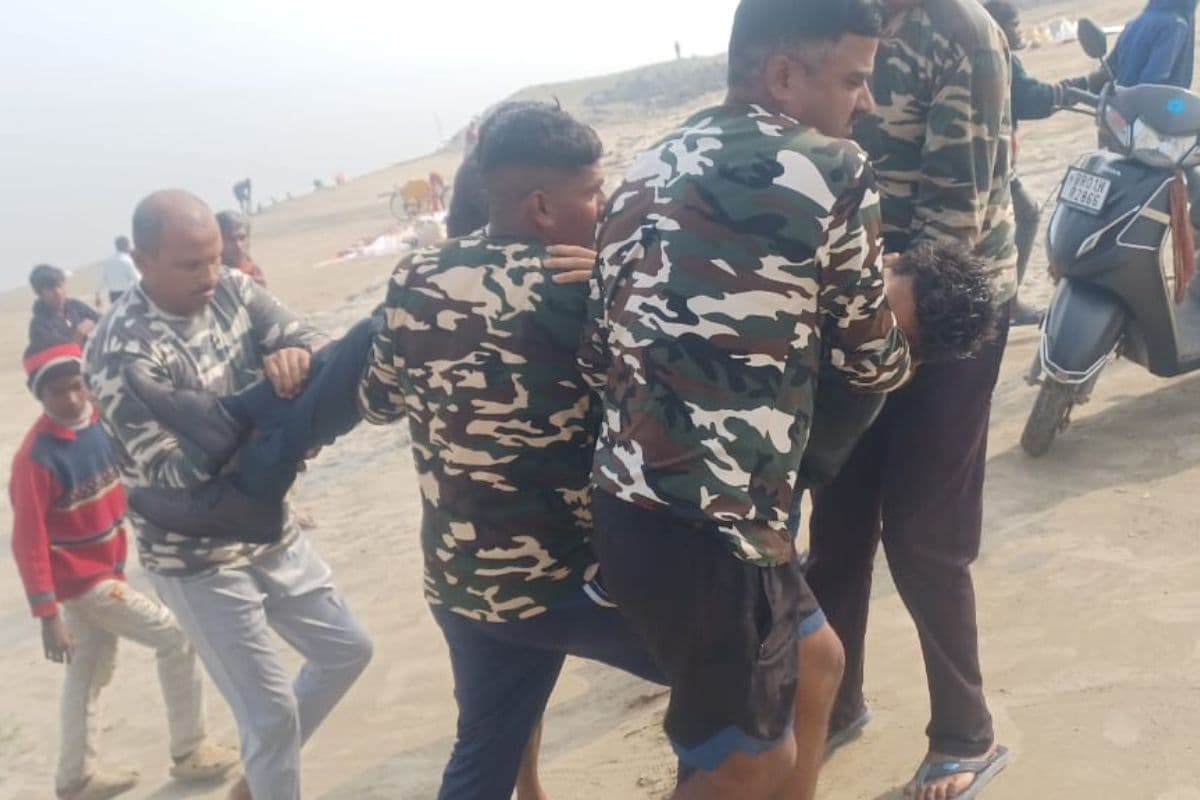 Video: गांधी सेतु से गंगा नदी में गिरे अक्षय कुमार, SSB जवानों ने छलांग लगाकर बचाई जान