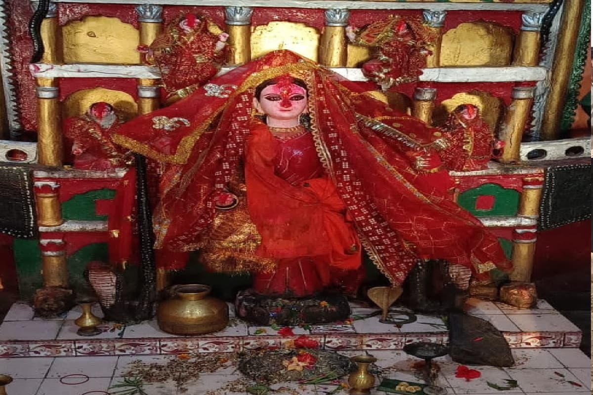 Bihar News: सहरसा में भगवती मंदिर से लाखों के आभूषण की चोरी, जांच में जुटी पुलिस Bihar News: सहरसा में भगवती मंदिर से लाखों के आभूषण की चोरी, जांच में जुटी पुलिस