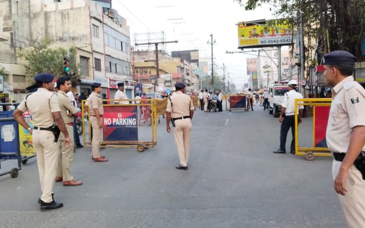 Valentine Day: पटना के डुमरा चौकी से पूरब की ओर आज नहीं चलेंगे ऑटो व इ-रिक्शा, जानें शहर में निकलने से पहले ट्रैफिक रूट बदलाव