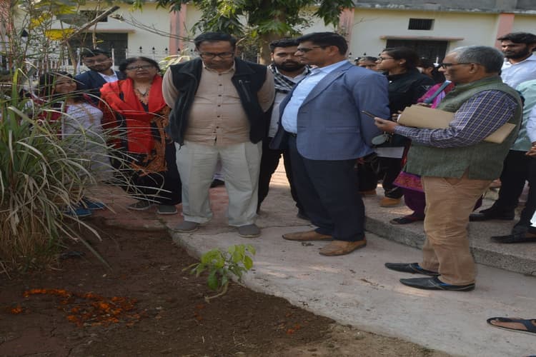 TMBU प्रोफेसर ने तलवार से काटा केक, जांच के लिए पहुंची टीम, जानें कब देनी है रिपोर्ट