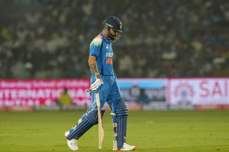 विराट को बॉल क्यों मारा? जोस बटलर को ‘बाहर मिलने’ की दे रहे धमकी, कोहली फैंस की अजीब हरकत