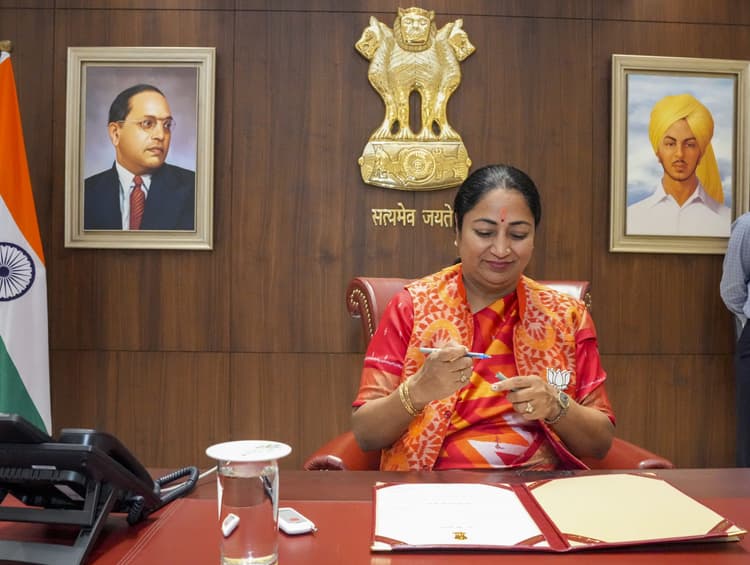 Delhi Cabinet Decisions: आयुष्मान योजना को मंजूरी, विधानसभा में पेश होगी CAG रिपोर्ट, पहली बैठक में हुए बड़े फैसले