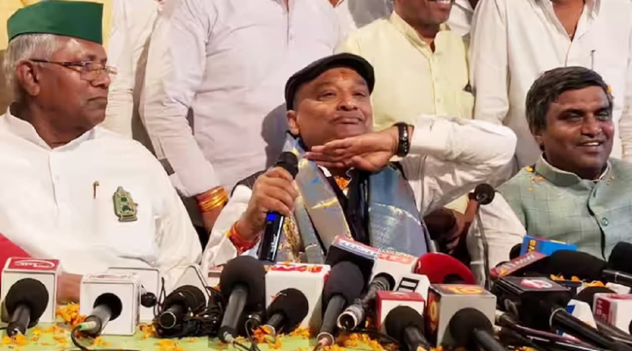 सदस्यता बहाल होते ही 'पुष्पा' के रोल में सुनील सिंह, नीतीश कुमार पर बरसे कहा- 'झुकेगा नहीं'