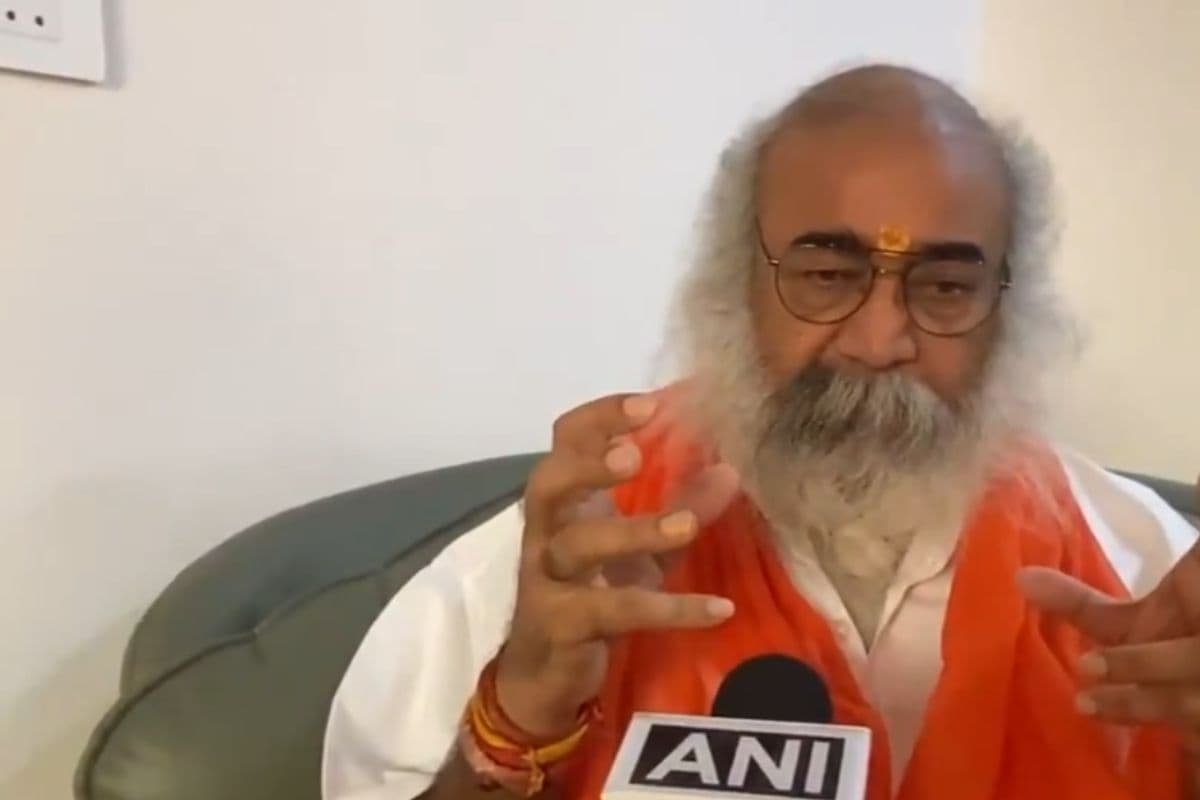 PM Modi Maha Kumbh Visit: 'पाप कम करने राहुल गांधी को जाना चाहिए महाकुंभ', मोदी की डुबकी के बाद आचार्य प्रमोद ने दी सलाह